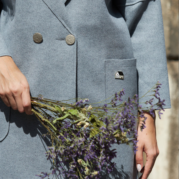 סיכת דש - בית