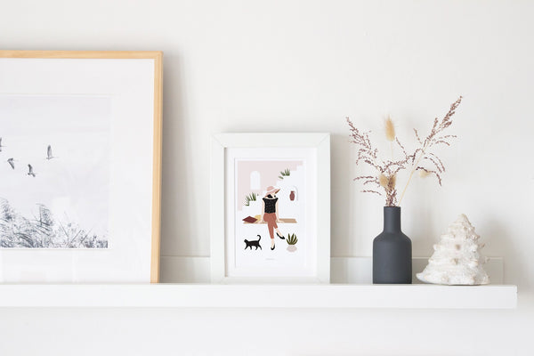 גלויה - Modern Women - Palm Desert Lady