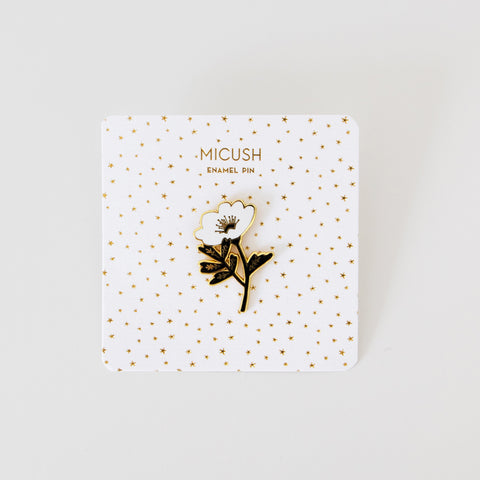 סיכת דש - פרח אלגנטי שחור לבן