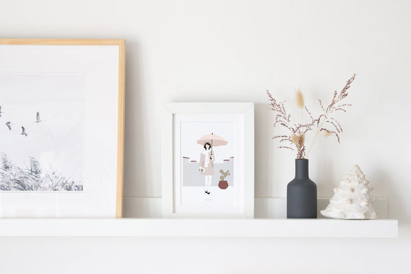 גלויה - Modern Women - Urban rainy day