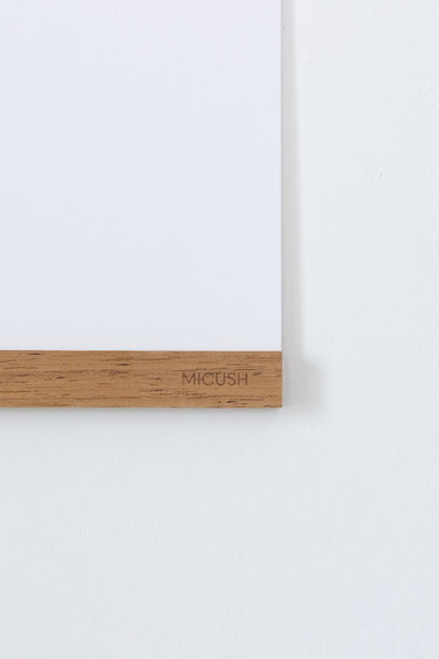 מתלה מגנטי מעץ להדפסים